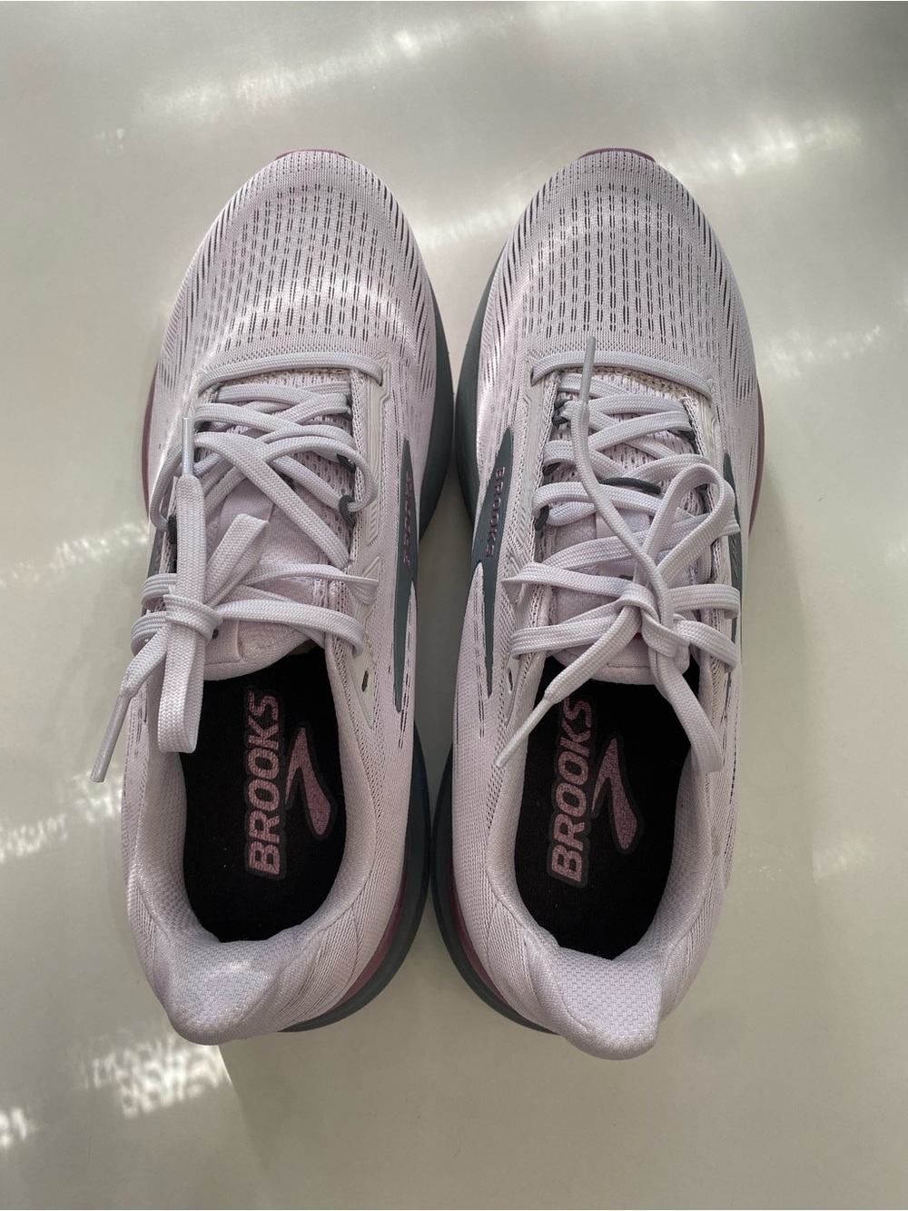 Brooks revel 8 Women's Running Sneaker  in Pale Pink and Gray NWOT
